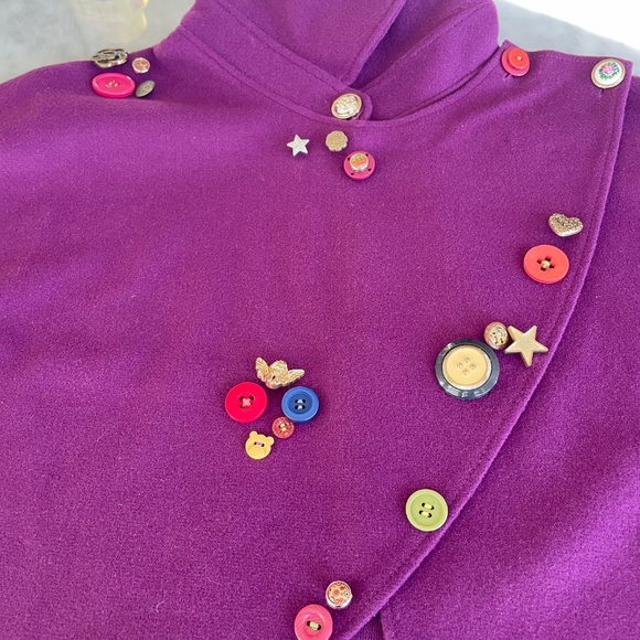 Purple Wool Blend Capelet | Vintage Button Detail | Chic Winter Layering Piece - Picture 3 of 8